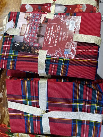 ИТАЛИАНСКА КОЛЕДНА  ПОКРИВКА 130 Х 230 СМ /КАРЕ/ 